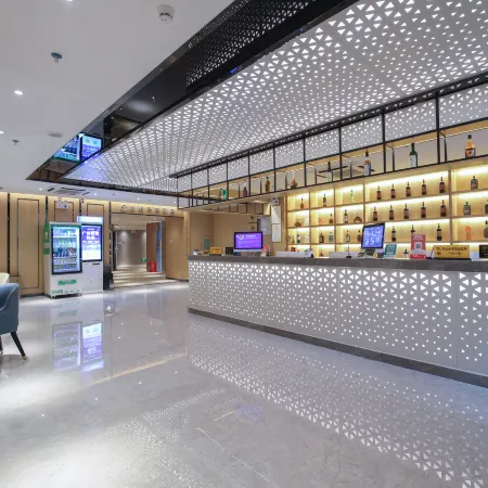 Couple Expert Boutique Hotel (Dongmen Old Street Station) Отели рядом с достопримечательностью «Порт Лоху»