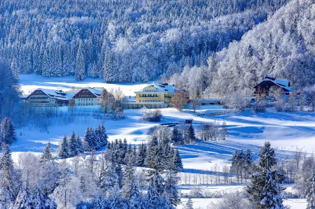 Arabella Jagdhof Resort am Fuschlsee, a Tribute Portfolio Hotel Отели рядом с достопримечательностью «Red Bull Headquarters»