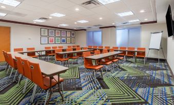 Holiday Inn Express & Suites Cedar Falls - Waterloo