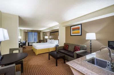 Holiday Inn Express & Suites North East Hotels near Fairwinds Farm