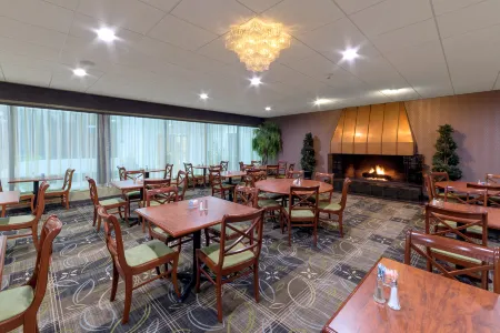 Days Inn by Wyndham Plattsburgh Отели в г. Платтсбург