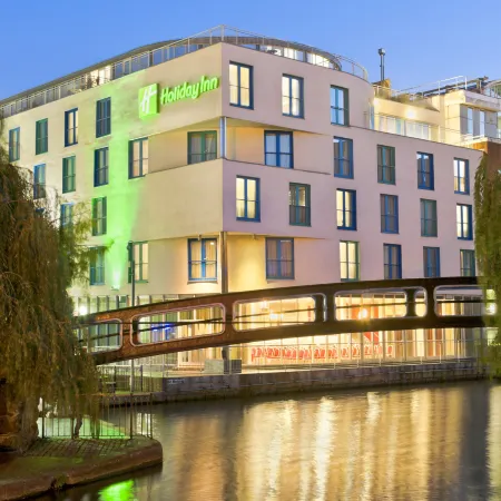 Holiday Inn LONDON - CAMDEN LOCK by IHG Отели рядом с достопримечательностью «Камден»