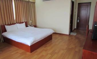 Phu Dong Hotel - Lam Son Square