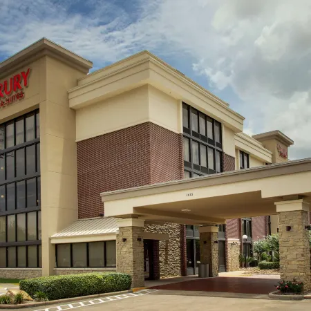 Drury Inn & Suites Houston Galleria Отели рядом с достопримечательностью «Водяная стена»