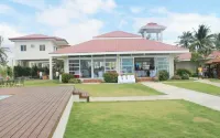 CML Beach Resort & Water Park Hotel a Lemery