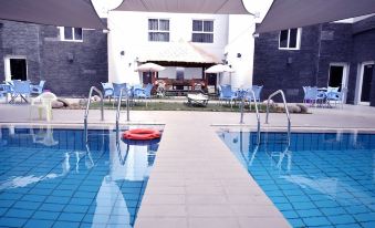 Leaders Plaza Apartments