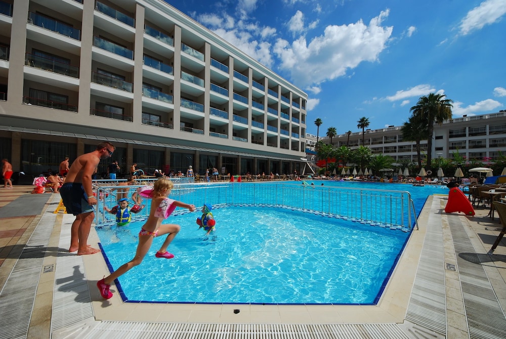 Pasa Beach Hotel