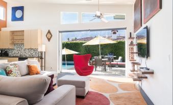 3Br/3ba All En-Suites W Pool and Jacuzzi - Walk to Demuth Park 3 Bedroom Home