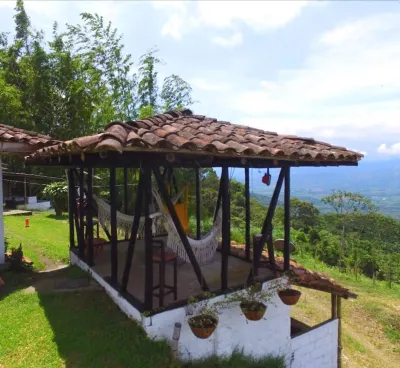 Finca Hotel Los Guayacanes Hotel a 