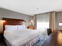Four Points by Sheraton Toronto Mississauga Hotels near Apollo Convention Centre