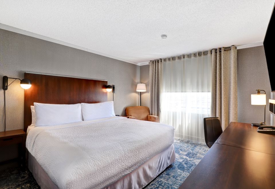 Four Points by Sheraton Toronto Mississauga Over view