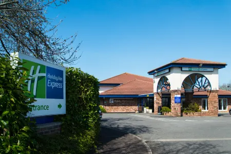 Holiday Inn Express Peterborough Отели рядом с достопримечательностью «Longthorpe Tower»