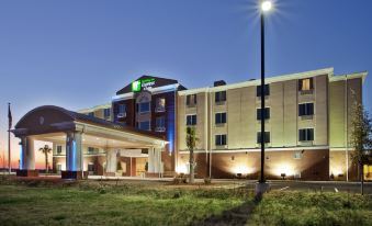 Holiday Inn Express & Suites Moultrie