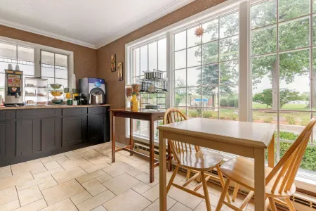 Village Haven Inn & Extended Stay Отели в г. Эйкрон