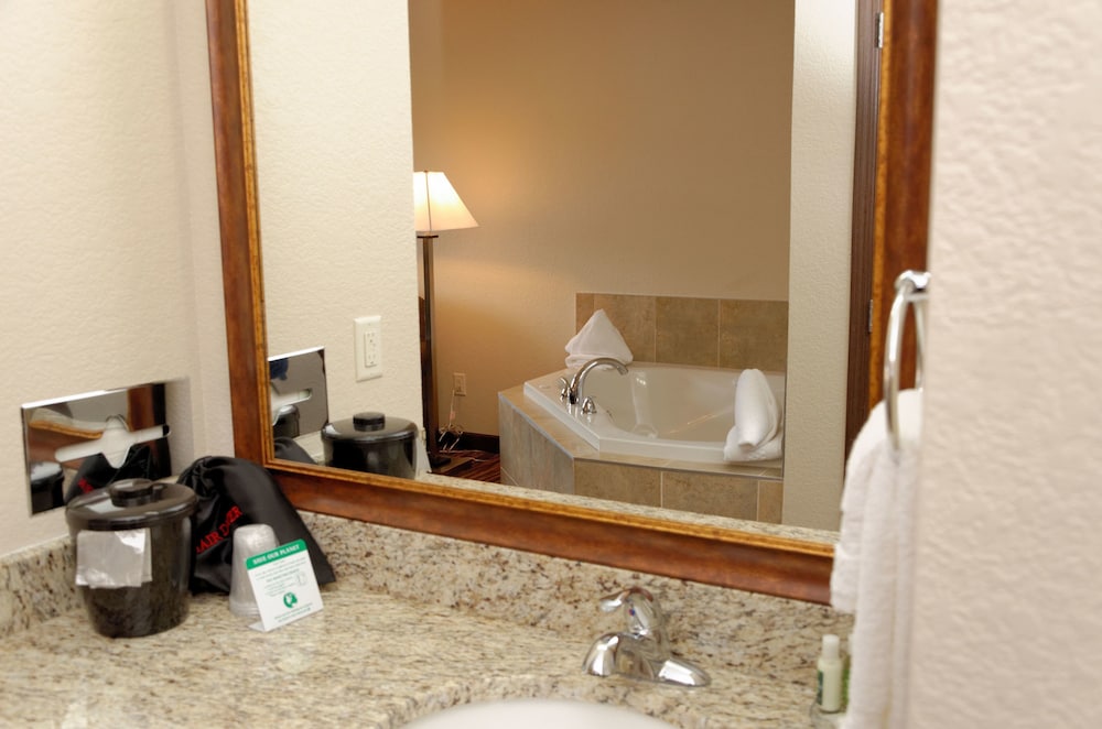 Cobblestone Inn & Suites - Denison - Oak Ridge