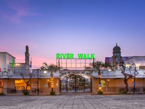 River Walk Urban Camping House