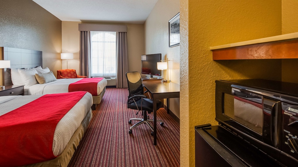 Best Western Plus Bradbury Inn and Suites