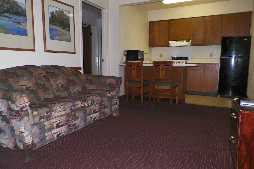 Amerihome Inn & Suites