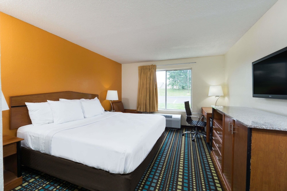 Days Inn by Wyndham Florence Cincinnati Area