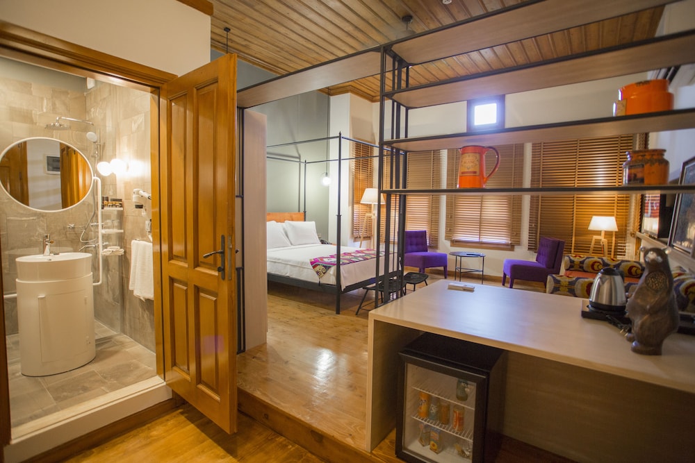 Char Me Hotel