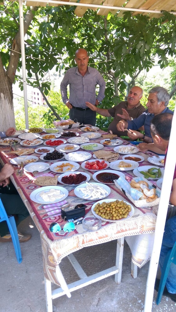 Karadut Pansiyon Nemrut