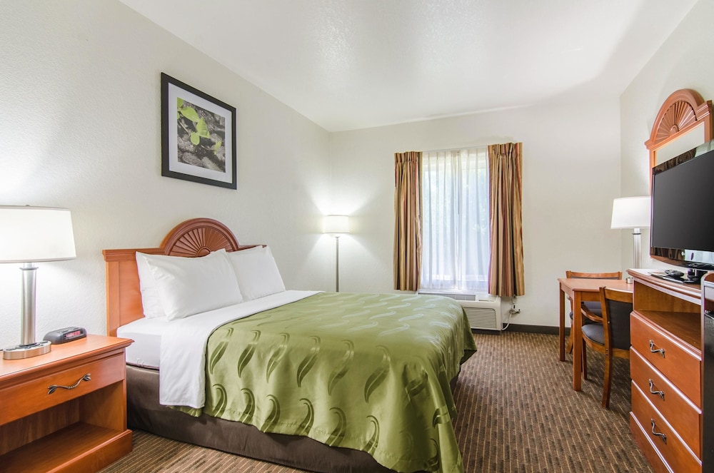 Quality Inn Junction City - Near Fort Riley