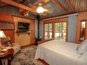 Cora's Cabins