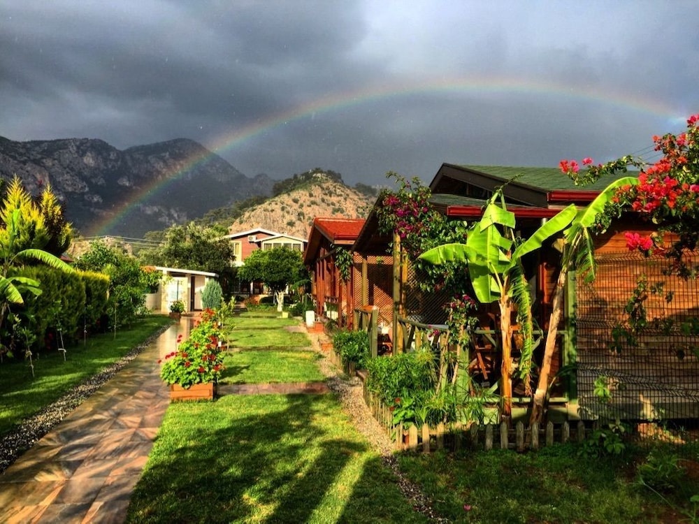 Mavi Yengec Bungalows and Hotel