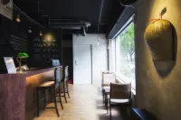 เซียว เจียวลั่ว คอร์เนอร์ โฮสเทล แอนด์ คาเฟ่