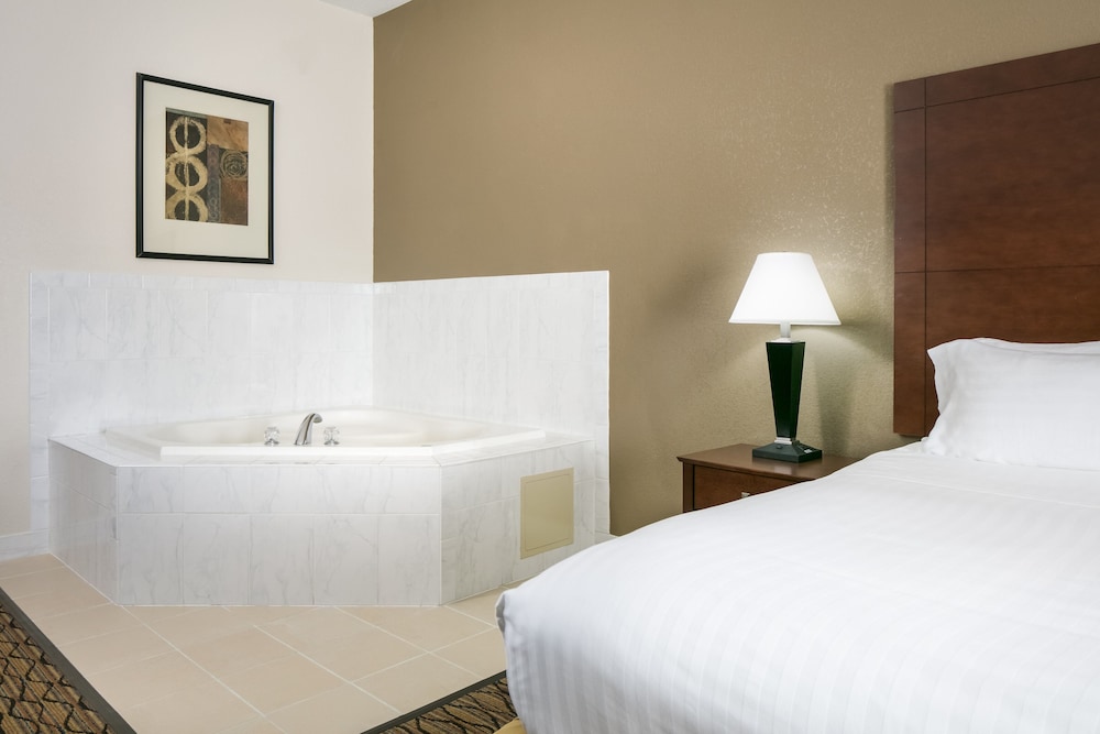 Holiday Inn Express & Suites Clinton, an Ihg Hotel