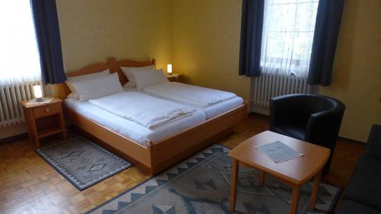 Central-Hotel Greiveldinger-Perl Updated 2022 Room Price-Reviews & Deals |  Trip.com