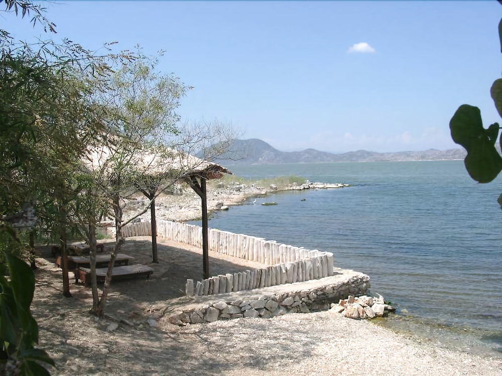 Hotel Silva Oliva Lake Bafa