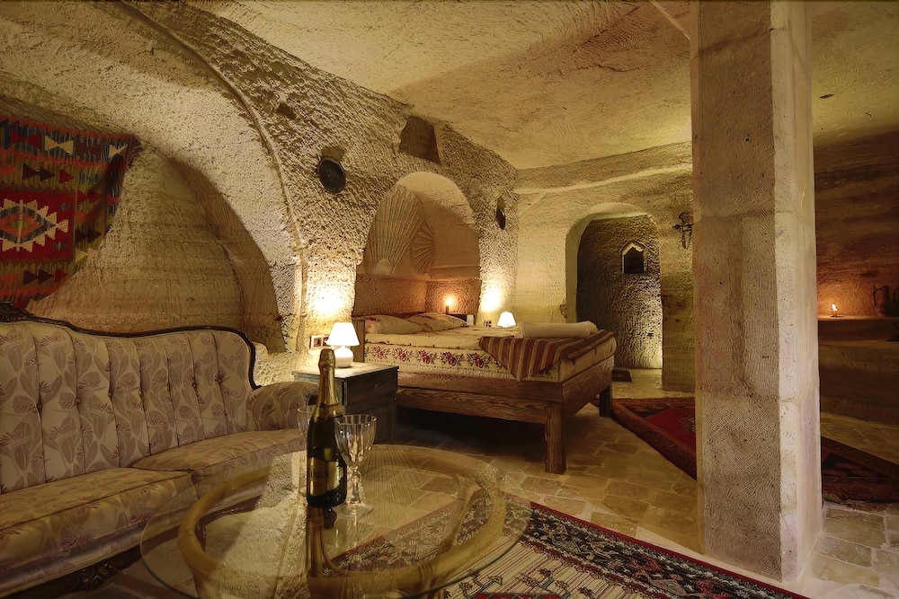 Kayatas Cave Suites