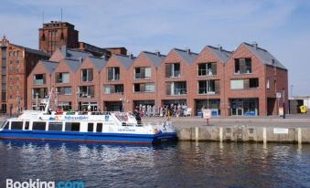 Ferienhaus Spiegelberg Mit Terrasse Nähe Hafen - ABC49 by Abcwismar