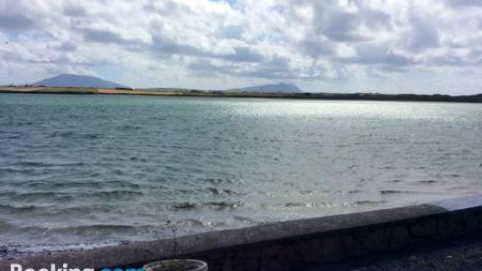 Beautiful Home on Lake Carrowmore