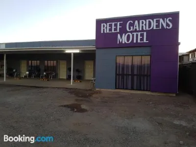 Reef Gardens Motel Hotels near Proserpine Historical Museum