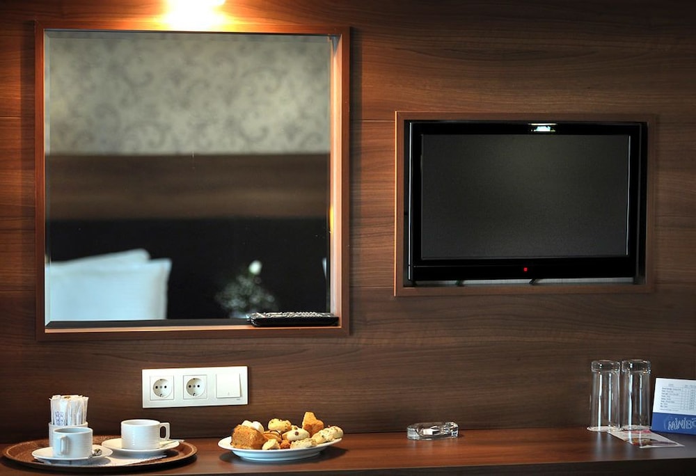 Rhiss Hotel Bostanci