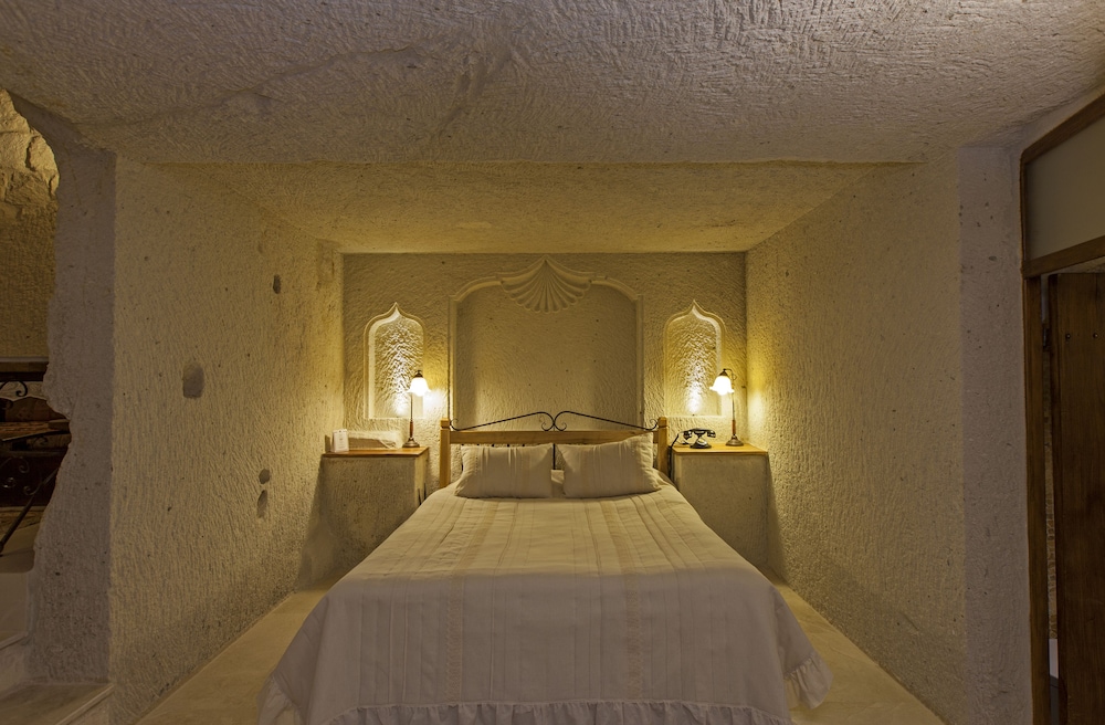 Mithra Cave Hotel