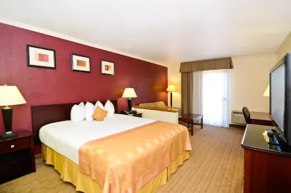 Suites Lawndale, CA – South Bay
