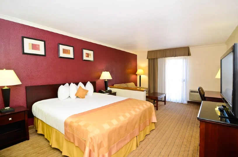 Suites Lawndale, CA – South Bay