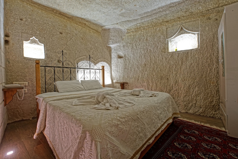 Angel Cave Suite