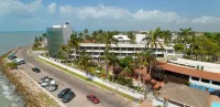 Radisson Fort George Hotel and Marina Hotel di 