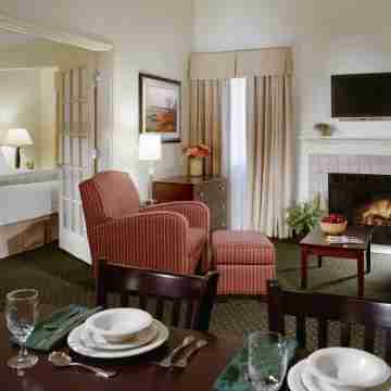 New Haven Village Suites Dining/Meeting Rooms