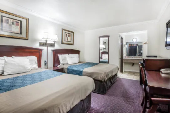 Motel 6 Fresno, CA - Belmont Ave