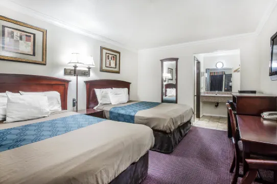 Motel 6 Fresno, CA - Belmont Ave