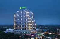 Holiday Inn Cochin Hotels near Indian Naval Maritime Museum