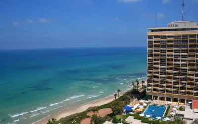 The Seasons Hotel -Studio & Suite のホテル