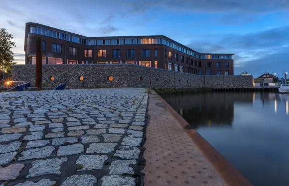 左倫斯比克爾法豪斯酒店