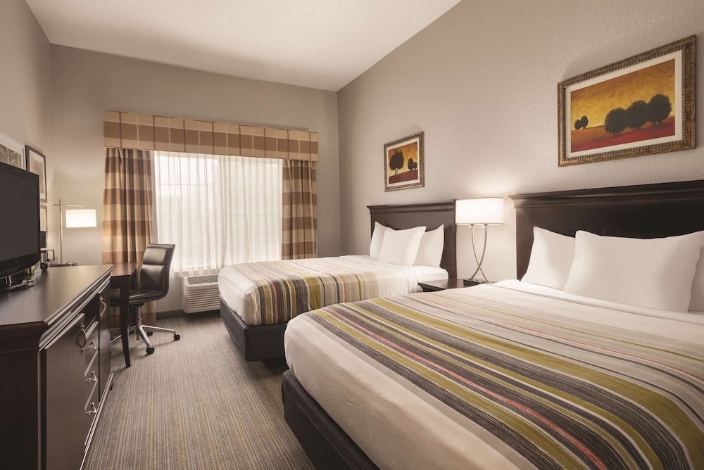 Country Inn & Suites by Radisson, West Bend, WI