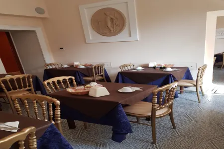 Hotel Kennedy Отели рядом с достопримечательностью «Church of St. Alphonsus Liguori»